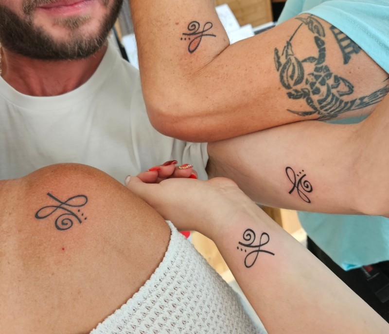 Tatouage symbole familial – Mèze (Hérault)
